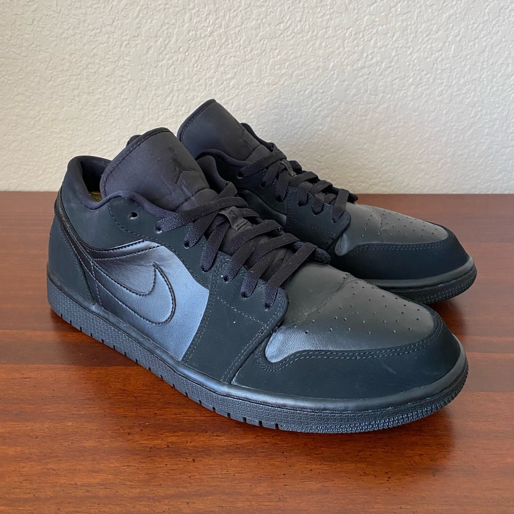 Jordan 1 low triple black
